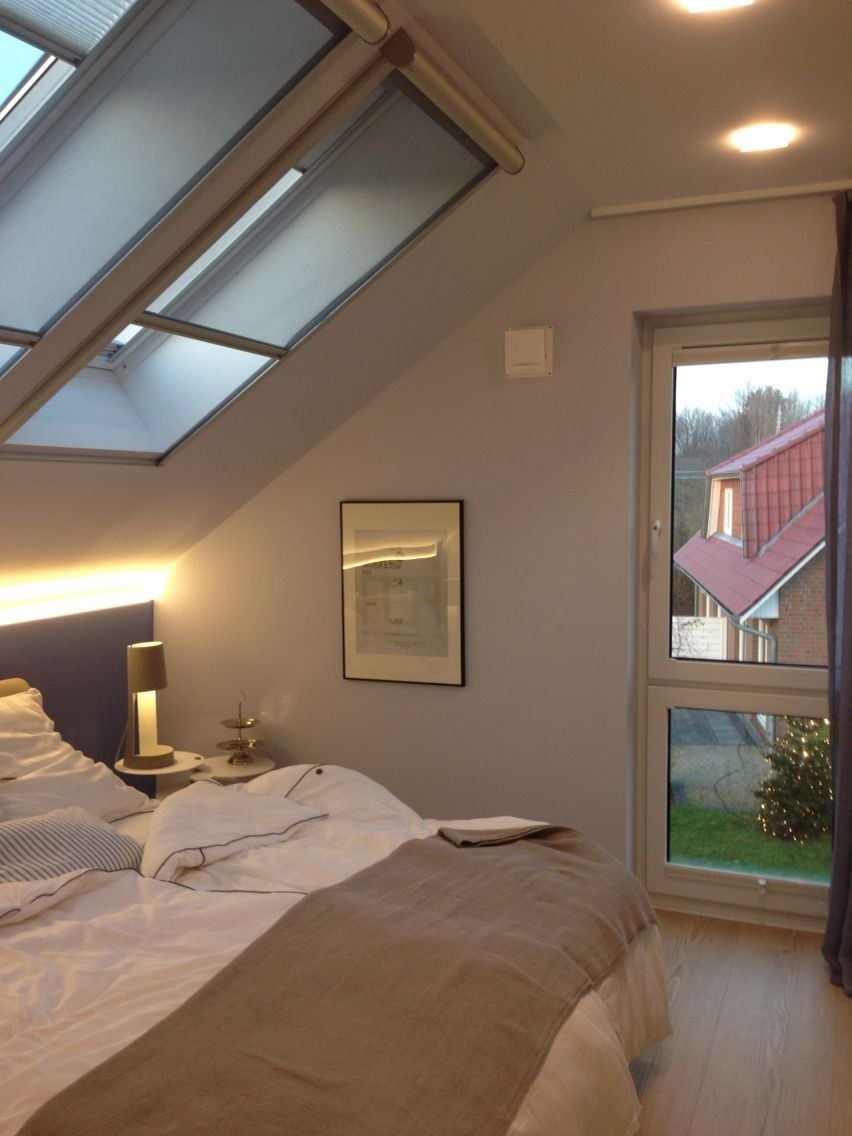 Dachschrägen Fenster Plus Normales Fenster | Schlafzimmer with regard to C Schlafzimmer Dachschräge